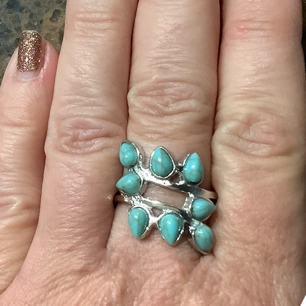 💥2/$24 or 3/$30💥 unique boho style silver and turquoise fashion ring. NWT. Sz 9 - Picture 4 of 8